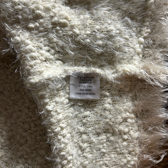 Women's Cozy Cream Fuzzy Vest - Picture 9 of 12